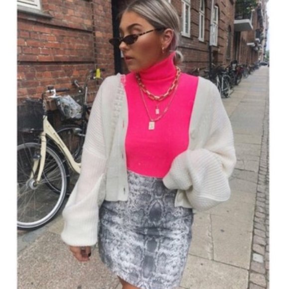 Zara Blogger Favorite Neon Pink Ribbed Turtleneck Top | L - Picture 3 of 8